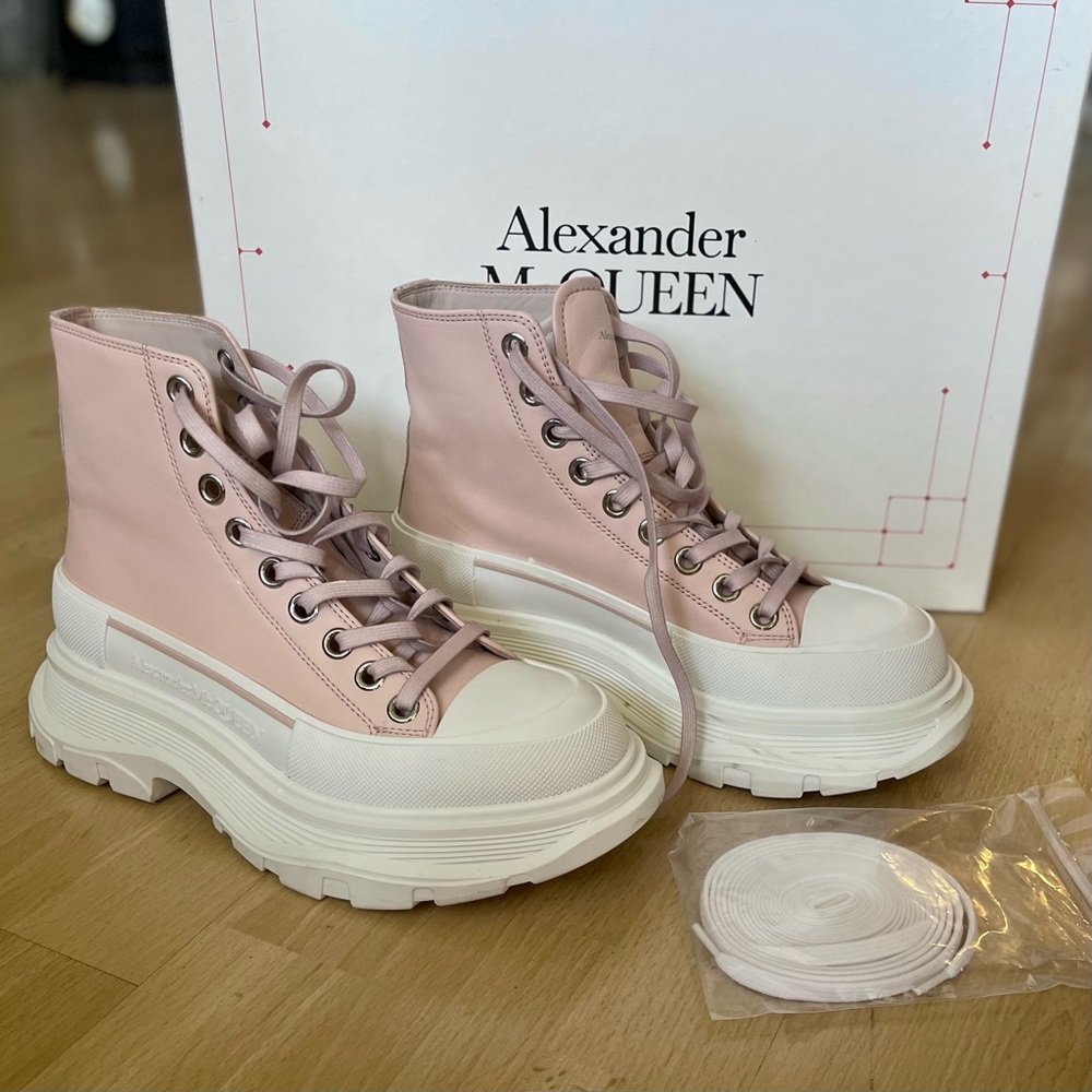 ALEXANDER McQUEEN Tread Slick Lace-up Tea Rose (Pink) Ankle Leather Boots Sz 36